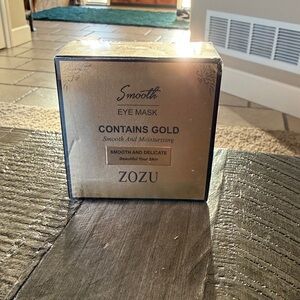 Zozu Golden Eye Mask Smooth and Moisturizing - Brand new in sealed box